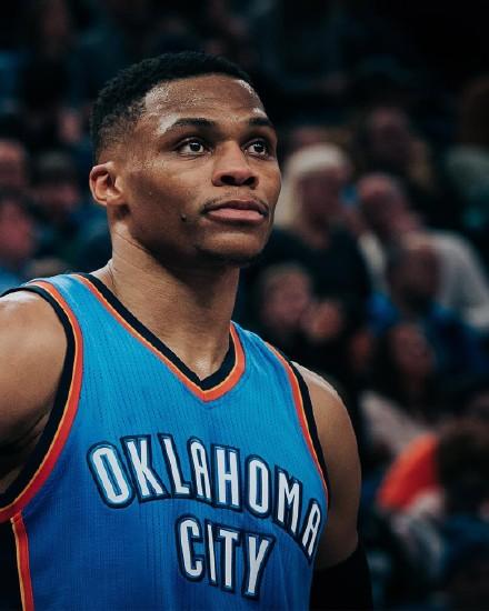 莫德里奇在对阵拉齐奥的比赛中踢满全场，Sofac...（莫德里奇战拉齐奥踢满90分钟）