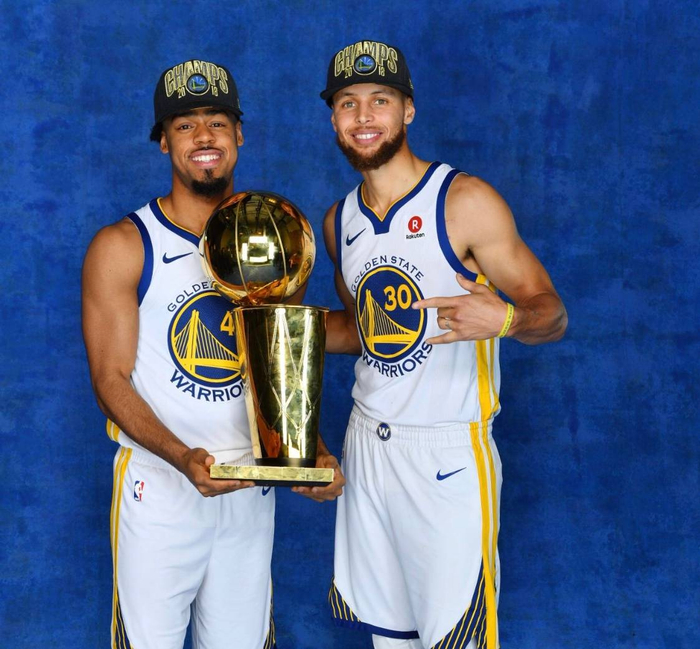 卡雷拉斯：我的位置是左边卫，但能适应教练在任何时候的要求（卡雷拉斯：主打左边卫，也能随时适应教练安排）