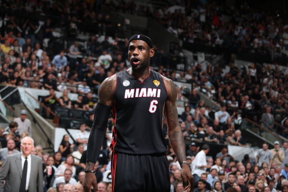 官方 ｜ 沃尔夫斯堡免费签下巴西中卫克莱顿（官宣：沃尔夫斯堡免签巴西中卫克莱顿）