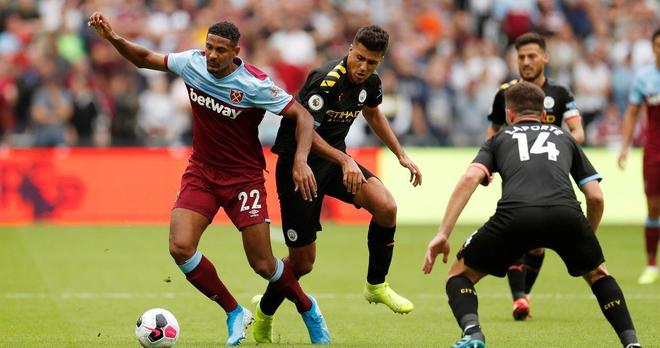 本轮欧冠最佳阵容：诺伊尔、福登、奥斯梅恩、梅里诺在列（欧冠本轮最佳阵容出炉：诺伊尔、福登、奥斯梅恩、梅里诺入围）