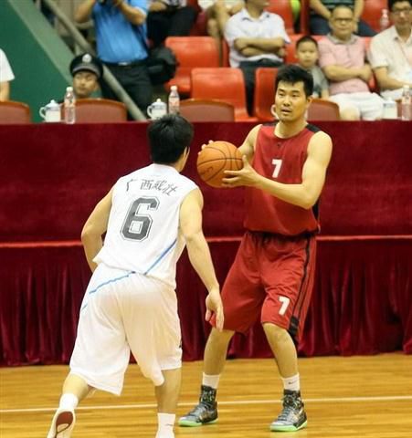 摩纳哥客战马赛博格巴因伤再缺阵，加盟至今仅登场30分钟（客战马赛，摩纳哥博格巴因伤再度缺席，加盟以来累计出场仅30分钟）