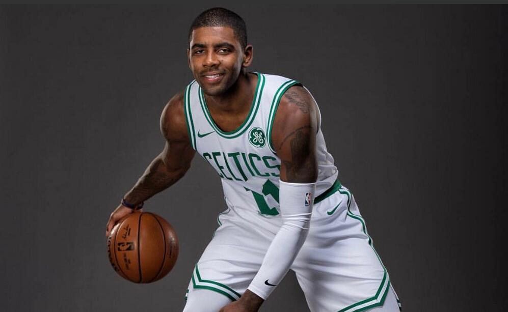 皇马：“嘿，你的益达。”利物浦：“不，是你的益达。”（皇马：“给，你的益达。”利物浦：“不对，还是你的。”）