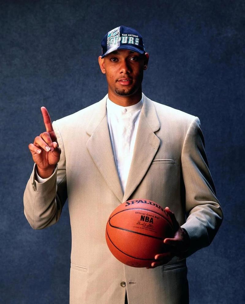 爱德华兹44分6篮板＆兰德尔32分，森林狼本赛季三负掘金（爱德华兹轰44分6板、兰德尔砍32分，森林狼本季第三次不敌掘金）