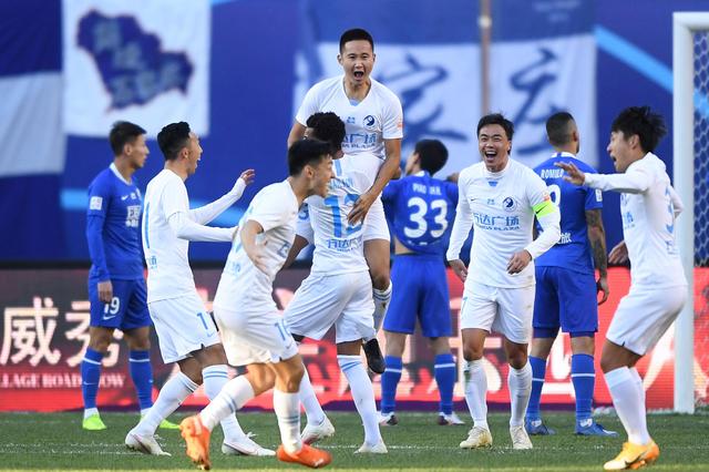 0-0，32岁曼城旧将埃德森神扑救险，穆帅前东家无缘欧联3连胜（0-0！32岁曼城旧将埃德森神扑化险，穆帅旧主无缘欧联三连胜）