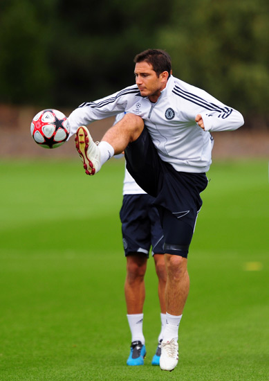 西蒙斯：很开心见到孙兴慜，他是热刺传奇&我很荣幸继承7号（西蒙斯：见到孙兴慜很开心，他是热刺传奇，能接过7号我深感荣幸）