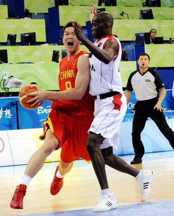 独行侠战篮网伤病报告：克莱迎来复出，加福德小概率出战（独行侠vs篮网伤情更新：克莱回归在即，加福德出战可能性不大）