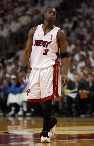 韩K联战报：李东俊进球被吹，浦项铁人0-0闷平全北现代（韩职联战报：李东俊进球被判无效，浦项铁人与全北现代互交白卷）