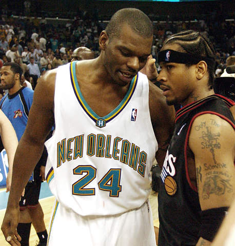 布伦森首节火力全开，高效得分但三分线外失准（布伦森首节狂飙高效取分，三分表现低迷）