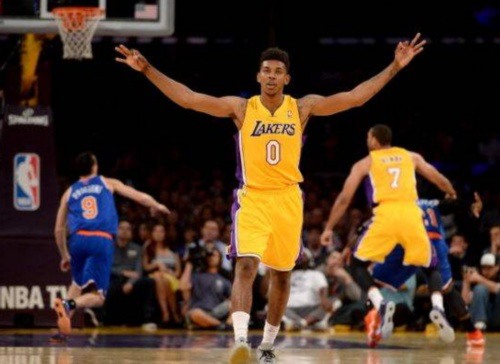 雷迪克：湖人希望东契奇尽快回归，但目前没有确切归队日期（雷迪克称湖人盼东契奇早日复出，但暂无明确回归时间）