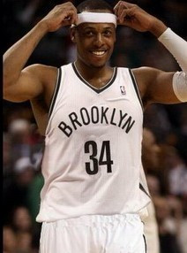 小法：不认为差距有那么大，有国米那种前锋你总会更接近胜利（小法：差距并不悬殊，若配备国米那样的前锋，胜利会更近）