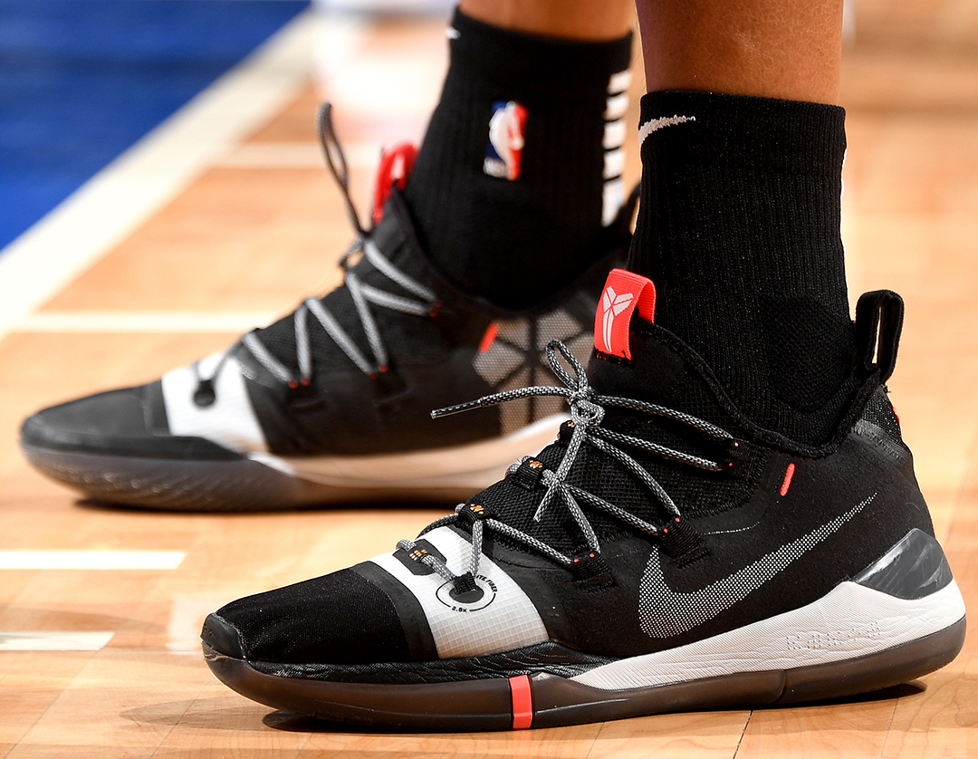 骑士队迎战黄蜂队，备战关键一役（骑士对阵黄蜂，备战关键之战）