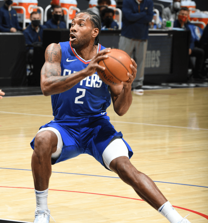 拉美媒体：拜仁、曼联、马竞追逐厄瓜多尔17岁中场卡斯蒂略（拉美媒体报道：拜仁、曼联与马竞竞相争夺厄瓜多尔17岁中场卡斯蒂略）