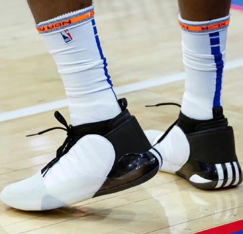 青训小将破门首秀入选最佳球员（青训新星首秀破门，当选全场最佳）