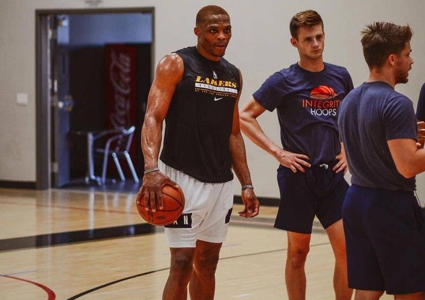 拜仁本赛季德甲首次落后，也是首次在上半场丢球（德甲本赛季，拜仁首次在上半场失球并首次陷入落后）