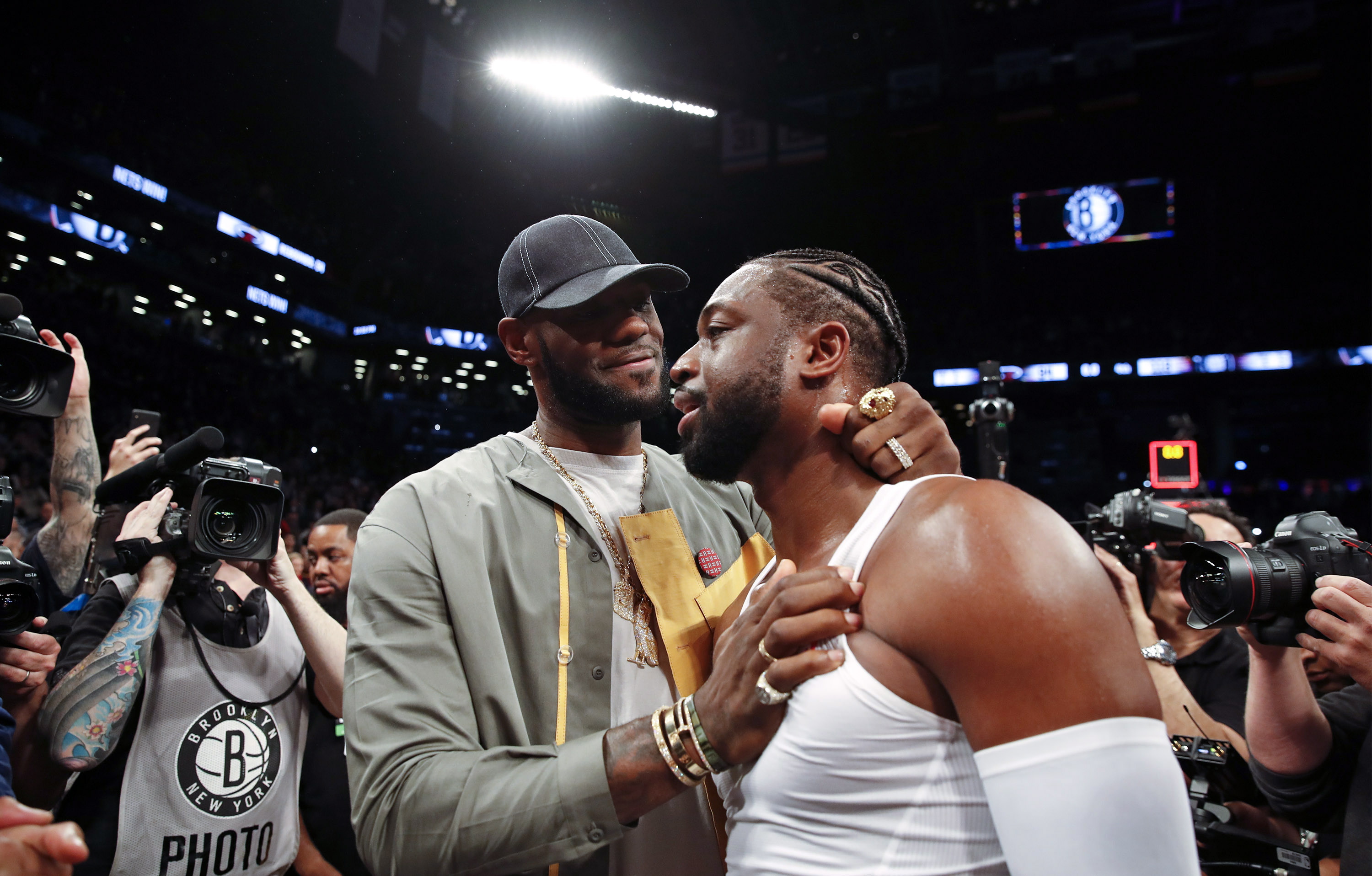 欧冠淘汰赛前瞻：拜仁客战巴黎,（欧冠淘汰赛前瞻：拜仁客场对阵巴黎圣日耳曼）